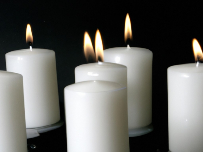 I benefici delle candele bianche della novena